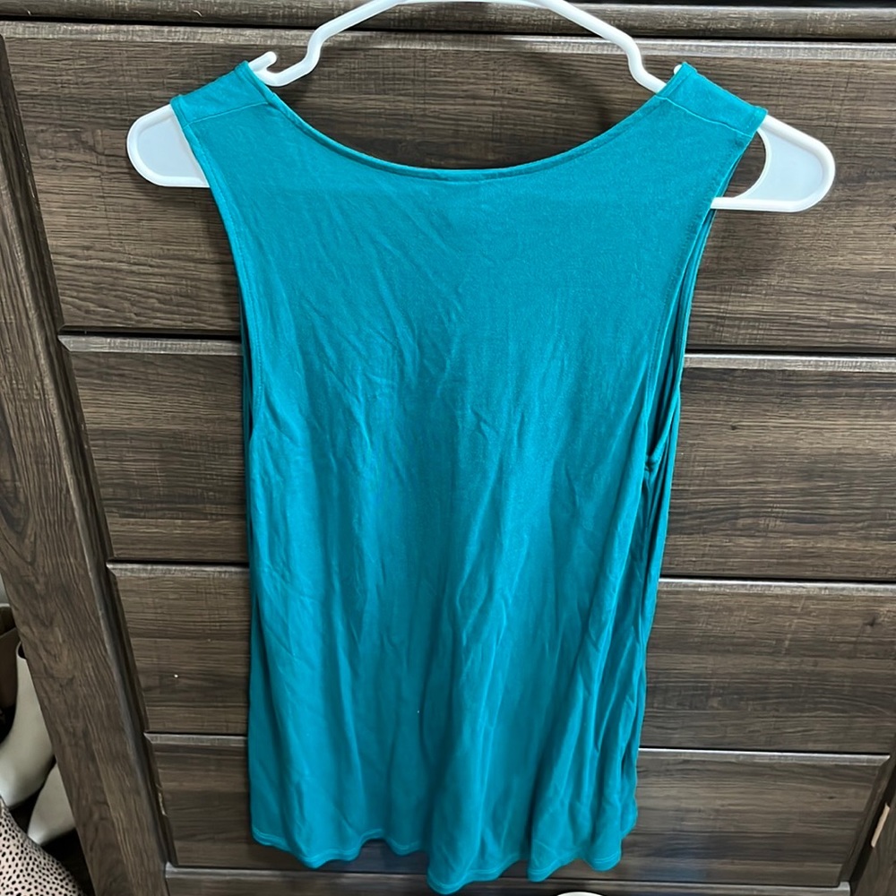 Old Navy tank - Picture 3 of 3